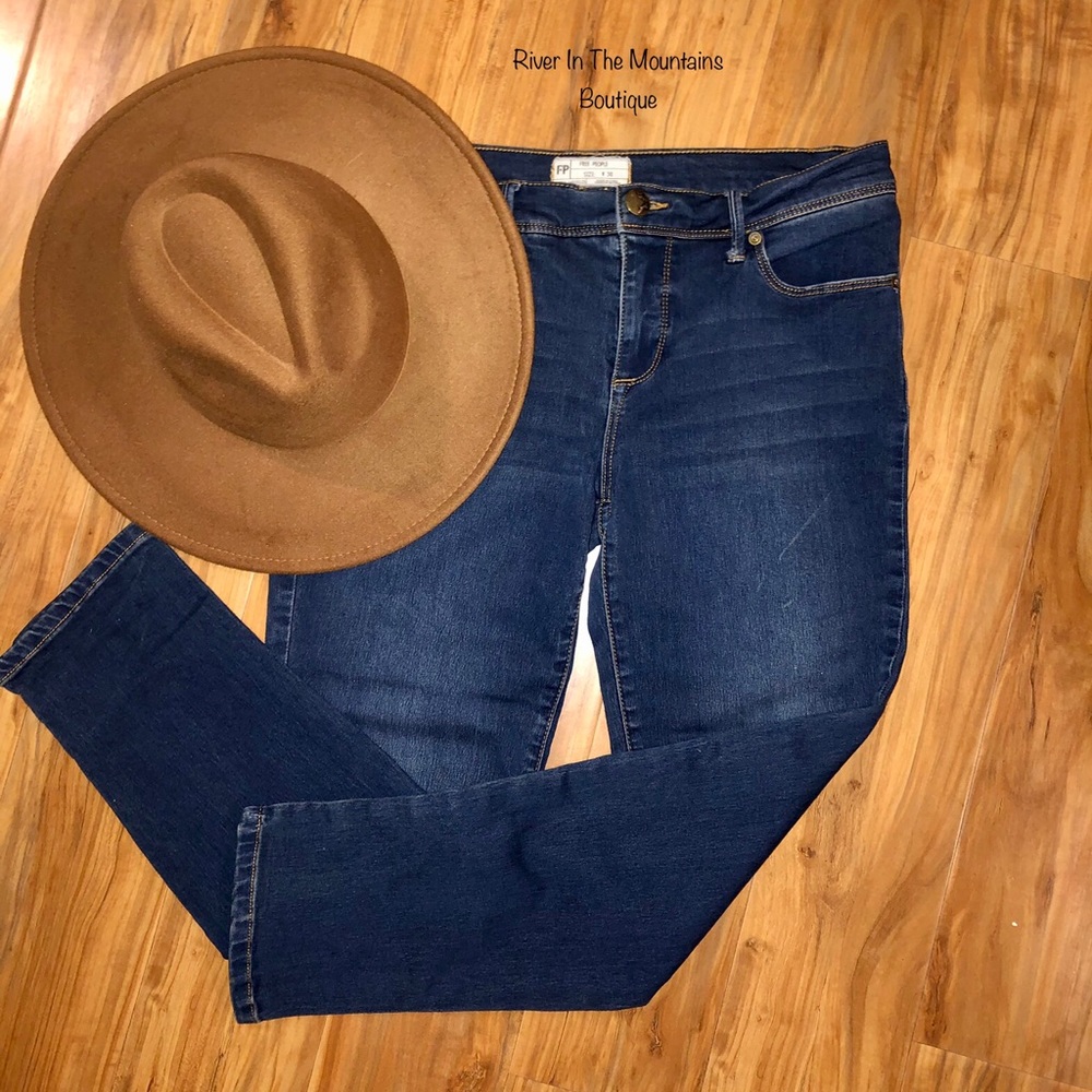 EUC! Free People Skinny Jeans… Size 30!
